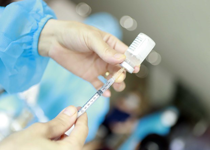 Tiêm mũi 3 vaccine ngừa COVID-19 cho trẻ từ 12 đến dưới 18 tuổi
