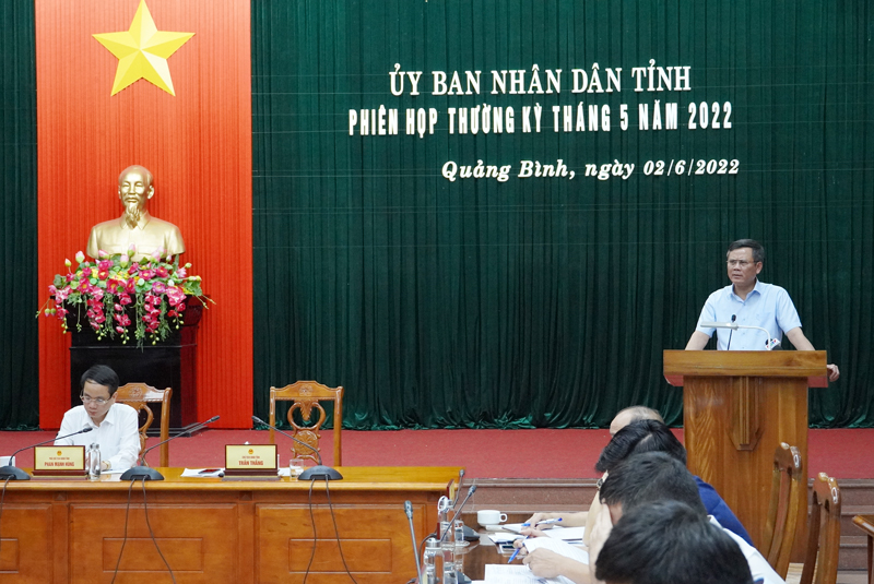 Đồng chí Chủ tịch UBND tỉnh Trần Thắng phát biểu kết luận phiên họp.
