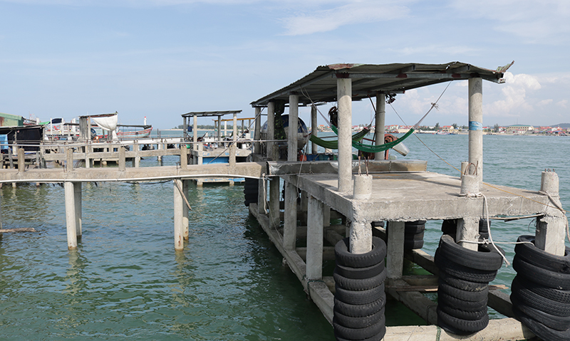 Nhiều hộ dân ở phường Quảng Phúc đã xây dựng cầu cảng lấn chiếm phạm vi bảo vệ đê điều và hành lang các công trình thủy lợi.