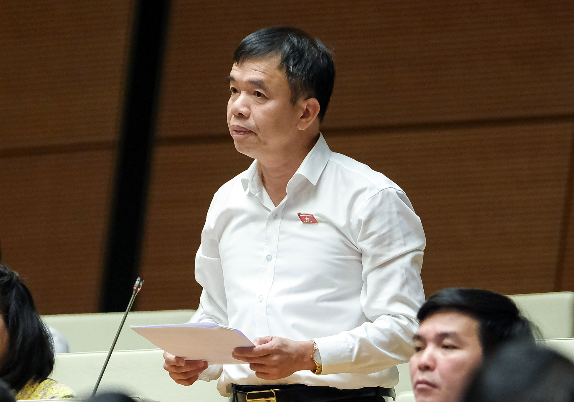 Đại biểu Nguyễn Tiến Nam thảo luận tại phiên họp sáng 3/6/2022