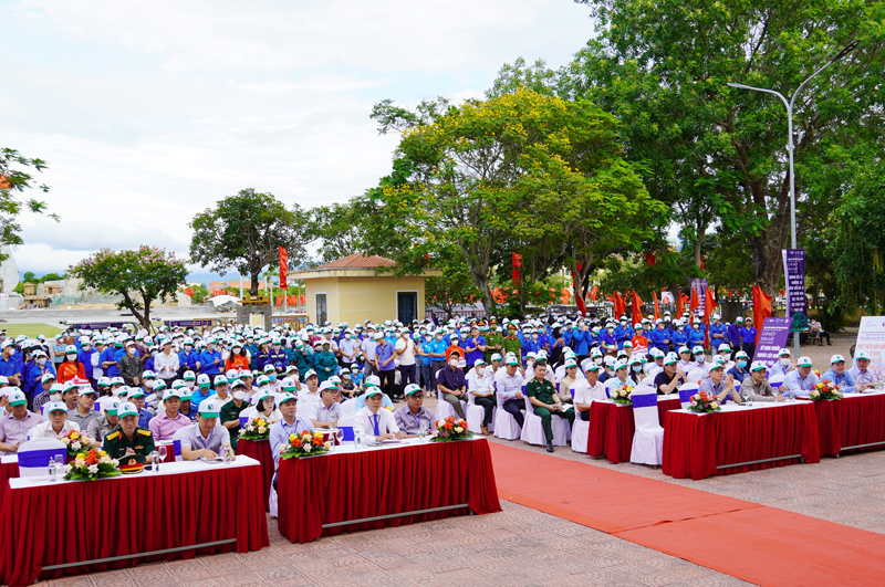 Quang cảnh buổi lễ mít tinh diễn ra tại Bảo tàng Tổng hợp tỉnh Quảng Bình.