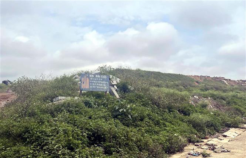 Tỉnh Thanh Hóa đã dành gần 280 tỷ để di rời bãi rác Sầm Sơn. Ảnh: Nguyễn Nam/TTXVN.