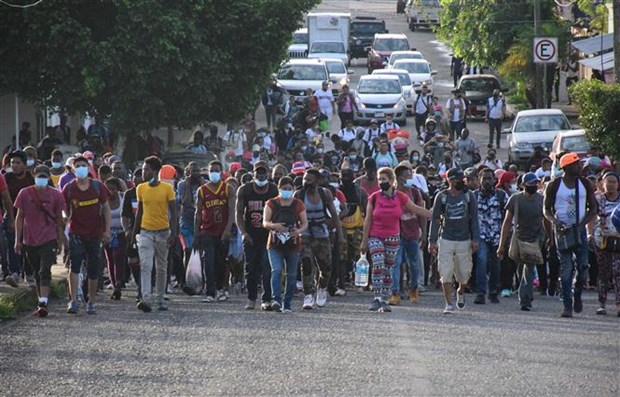 Người di cư tại khu vực Tapachula, bang Chiapas, miền nam Mexico, trong hành trình tới Mỹ ngày 4/9/2021. (Ảnh: THX/ TTXVN)