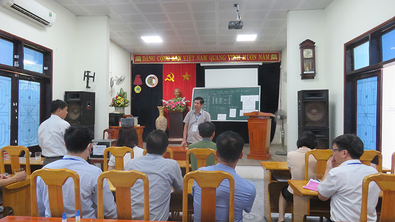 Đồng chí Phó Chủ tịch UBND tỉnh Hồ An Phong làm việc tại điểm thi Trường THPT Đào Duy Từ