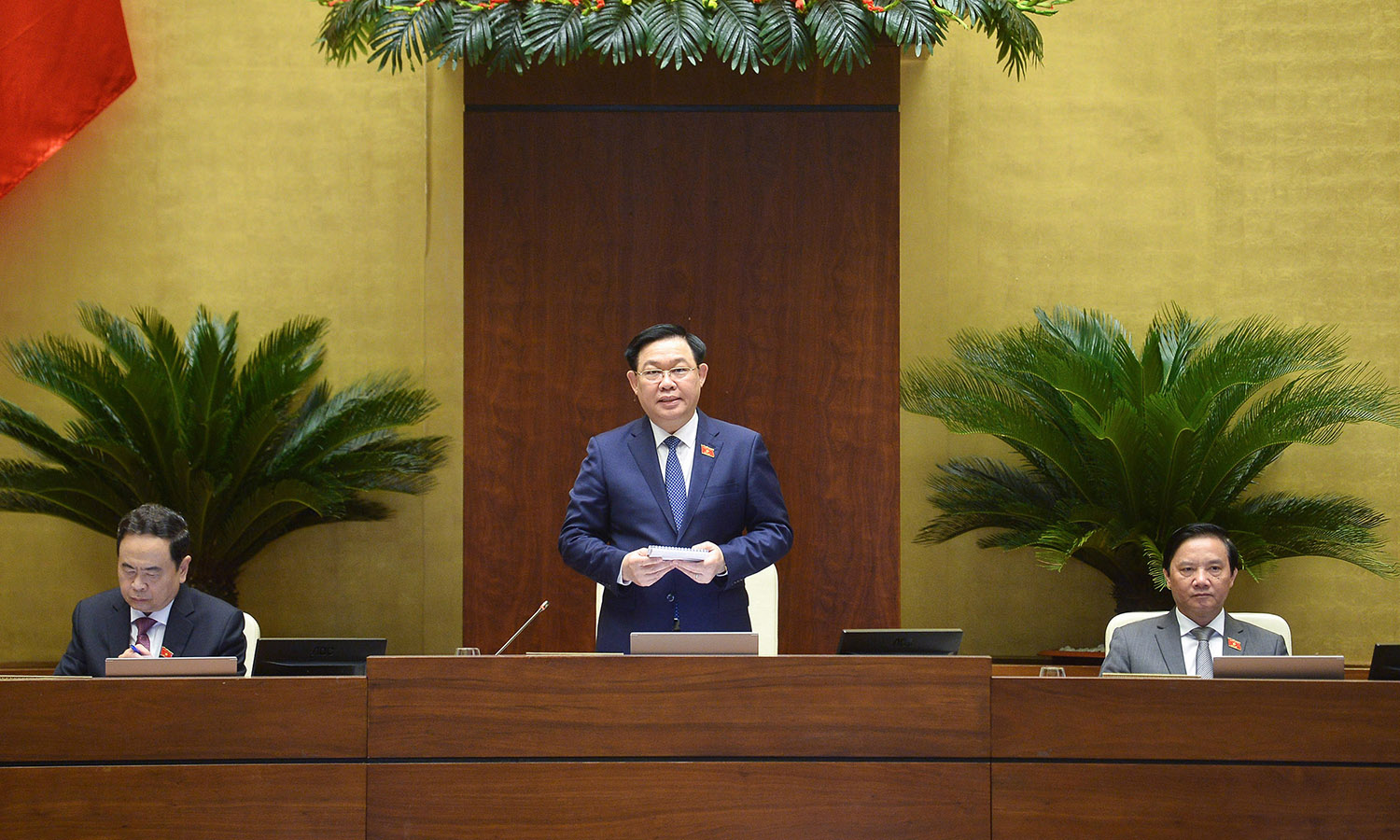 Chủ tịch Quốc hội Vương Đình Huệ điều hành phiên chất vấn