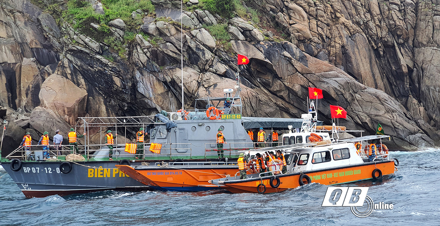 Quảng Bình quyết tâm bảo vệ vững chắc chủ quyền biển đảo và thực hiện hiệu quả Chiến lược phát triển kinh tế biển theo lời Bác dạy.