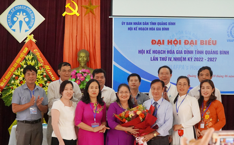 Ban Chấp hành Hội KHHGĐ tỉnh Quảng Bình lần thứ IV, nhiệm kỳ 2022-2027 ra mắt nhận nhiệm vụ.