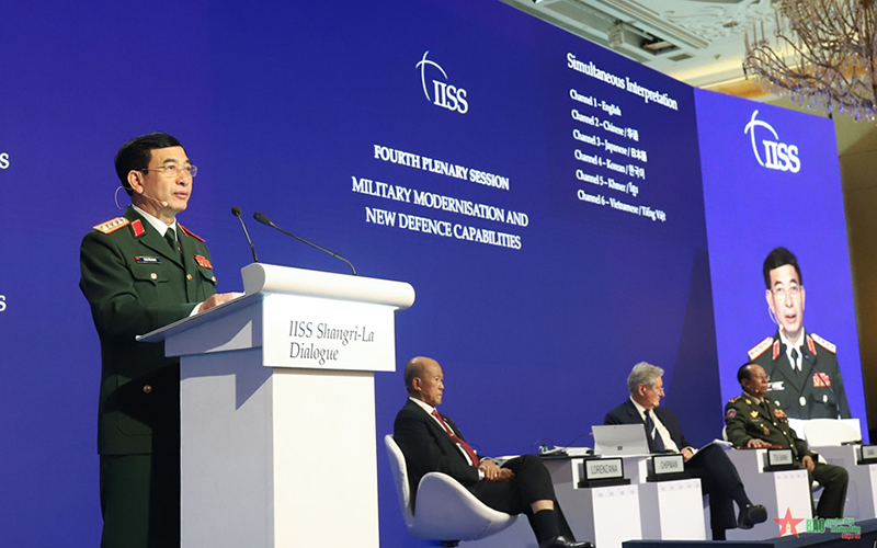   Bộ trưởng Phan Văn Giang phát biểu tại Phiên toàn thể thứ 4 Đối thoại Shangri-La 19. Ảnh: Báo Quân đội nhân dân