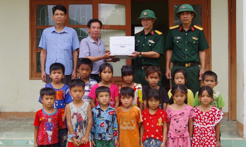 Nhiều đơn vị trong lực lượng vũ trang tỉnh tổ chức các hoạt động giúp đỡ trẻ em vùng cao khó khăn.