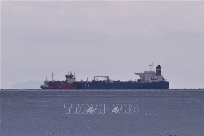 Tàu chở dầu Pegas neo ở vùng biển ngoài khơi Karystos, đảo Evia, Hy Lạp ngày 19/4/2022. Ảnh: REUTERS/TTXVN