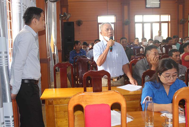 Ngư dân xã Bảo Ninh trao đổi ý kiến với đại diện Cục Lãnh sự (Bộ Ngoại giao).