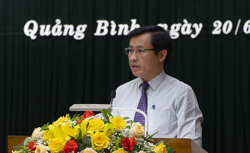Nhà báo Hoàng Hữu Thái, Chủ tịch Hội nhà báo Việt Nam tỉnh Quảng Bình phát biểu tại buổi gặp mặt