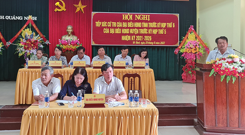 Cử tri huyện Quảng Ninh bày tỏ tâm tư, nguyện vọng.