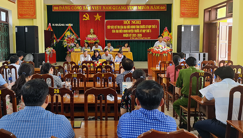 Toàn cảnh buổi tiếp xúc cử tri huyện Quảng Ninh.
