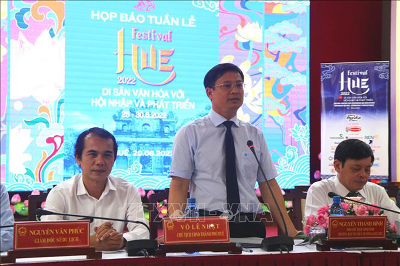Phó Chủ tịch UBND tỉnh Thừa Thiên – Huế Nguyễn Thanh Bình phát biểu tại buổi họp báo.