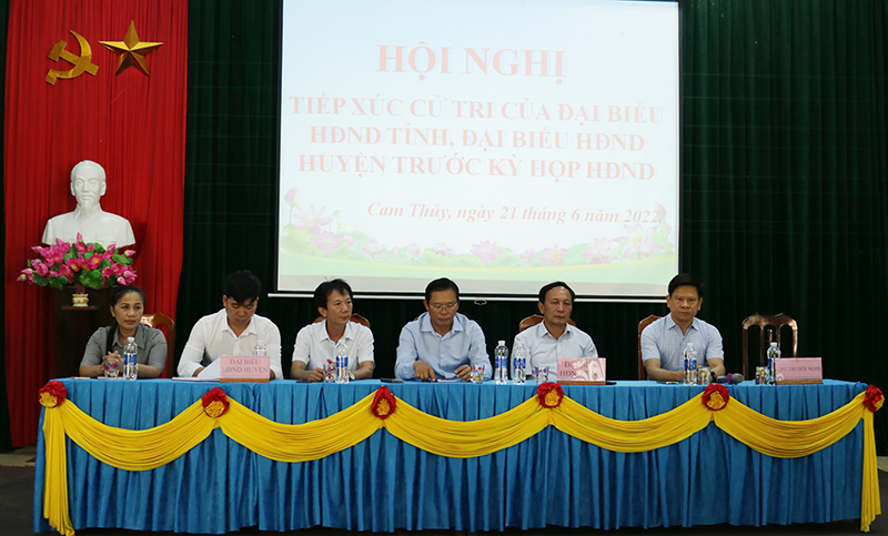 Đại biểu HĐND tỉnh tiếp xúc cử tri tại xã Cam Thủy.