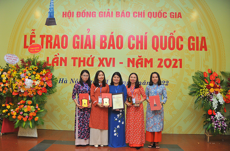  Nhóm tác giả của Đài PT-TH Quảng Bình giành giải B Giải Báo chí Quốc gia năm 2021.