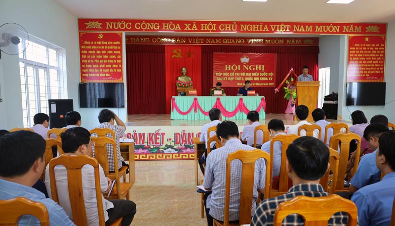 Đoàn ĐBQH tỉnh tiếp xúc với cử tri tại xã Minh Hóa, huyện Minh Hóa.