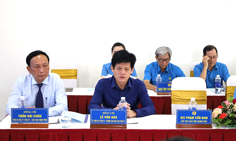 Các đồng chí lãnh đạo tỉnh Quảng Bình dự hội nghị.
