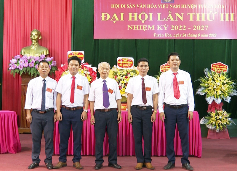 Ban Chấp hành Hội DSVH Việt Nam huyện Tuyên Hóa lần thứ III, nhiệm kỳ 2022-2027 ra mắt đại hội.