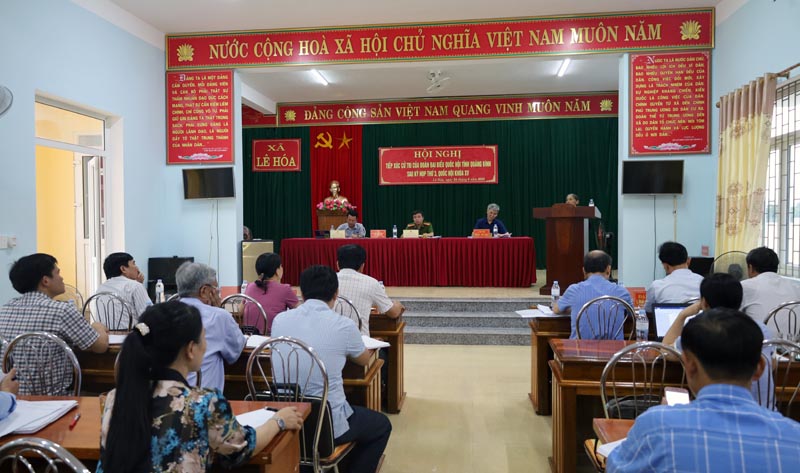 Đoàn ĐBQH tỉnh tiếp xúc với cử tri tại xã Lê Hóa, huyện Tuyên Hóa.