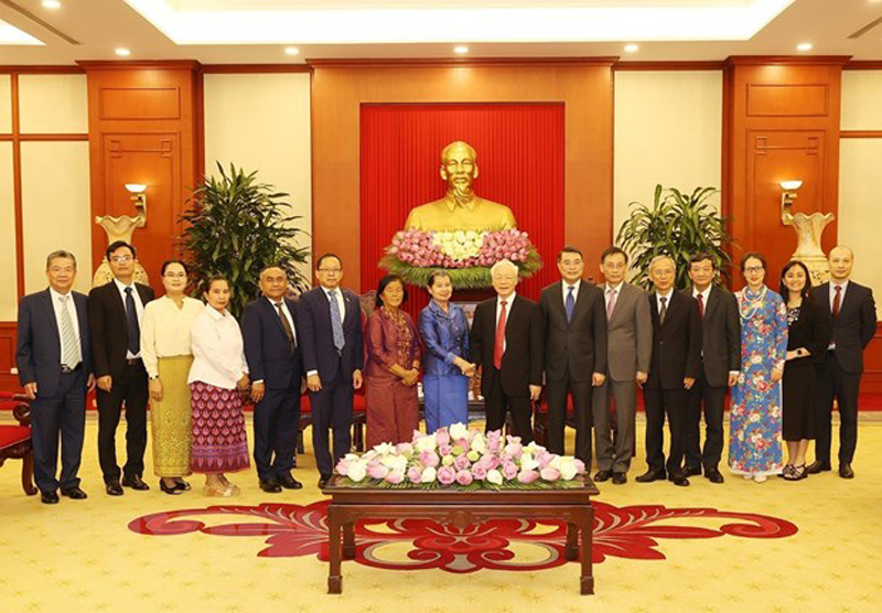  Tổng Bí thư Nguyễn Phú Trọng đã gửi lời thăm hỏi thân thiết tới Quốc vương Campuchia Norodom Sihamoni, Chủ tịch Đảng CPP, Thủ tướng Hun Sen và các nhà Lãnh đạo Campuchia./.
