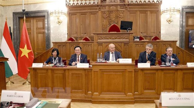 Chủ tịch Quốc hội Vương Đình Huệ và Chủ tịch Quốc hội Hungary chủ trì Toạ đàm lập pháp. (Ảnh: Doãn Tấn/TTXVN)