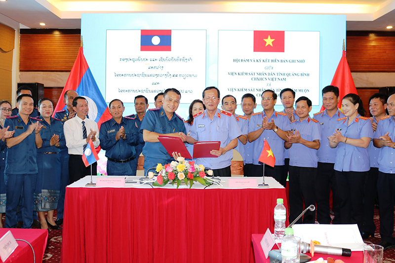 VKSND tỉnh Quảng Bình ký kết biên bản ghi nhớ hợp tác hữu nghị tương trợ tư pháp với VKSND tỉnh Khăm Muộn.