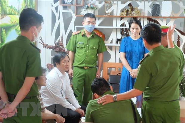Bắt tạm giam Giám đốc CDC Đà Nẵng. (Ảnh: Văn Dũng/TTXVN)
