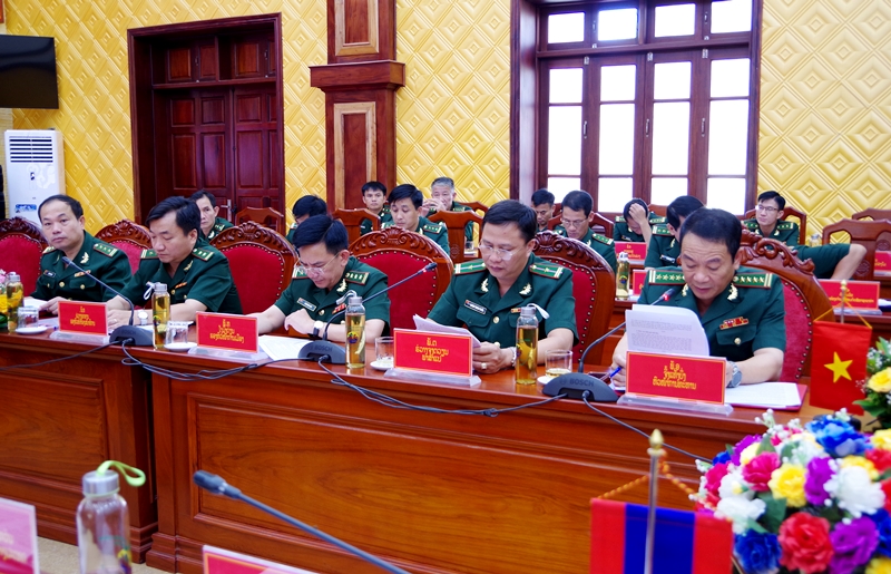 Đoàn đại biểu Bộ Chỉ huy BĐBP tỉnh trao đổi, thống nhất nội dung ký kết phối hợp công tác với Bộ Chỉ huy Quân sự tỉnh Khăm Muộn (Lào)