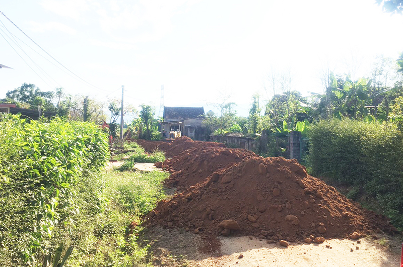 Một trường hợp khai thác đất san lấp không đúng quy định ở thị trấn Nông trường Việt Trung được phát hiện, xử lý vào cuối tháng 3/2022.