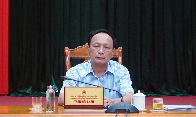 Đồng chí Phó Bí thư Thường trực Tỉnh ủy Trần Hải Châu điều hành hội nghị tại điểm cầu tỉnh Quảng Bình