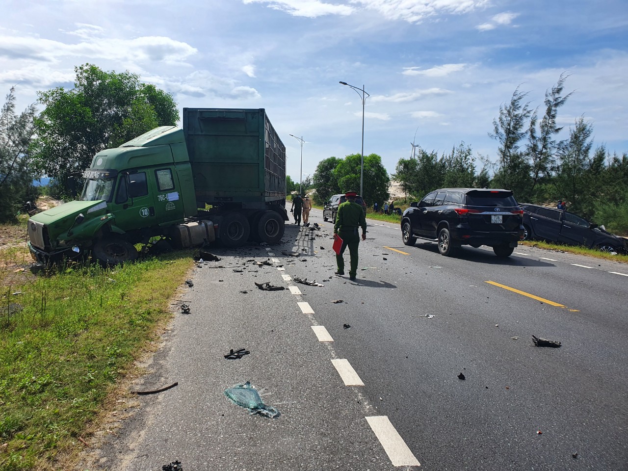 Xác định nguyên nhân ban đầu vụ tai nạn giao thông đặc biệt nghiêm trọng tại huyện Lệ Thủy