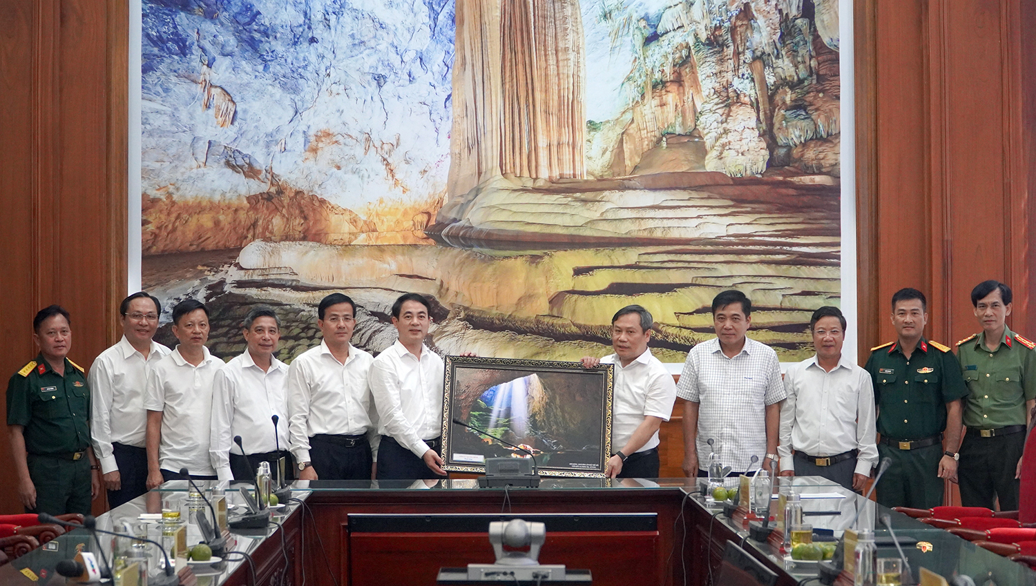 Đoàn công tác Tỉnh ủy Hậu Giang thăm và làm việc tại Quảng Bình