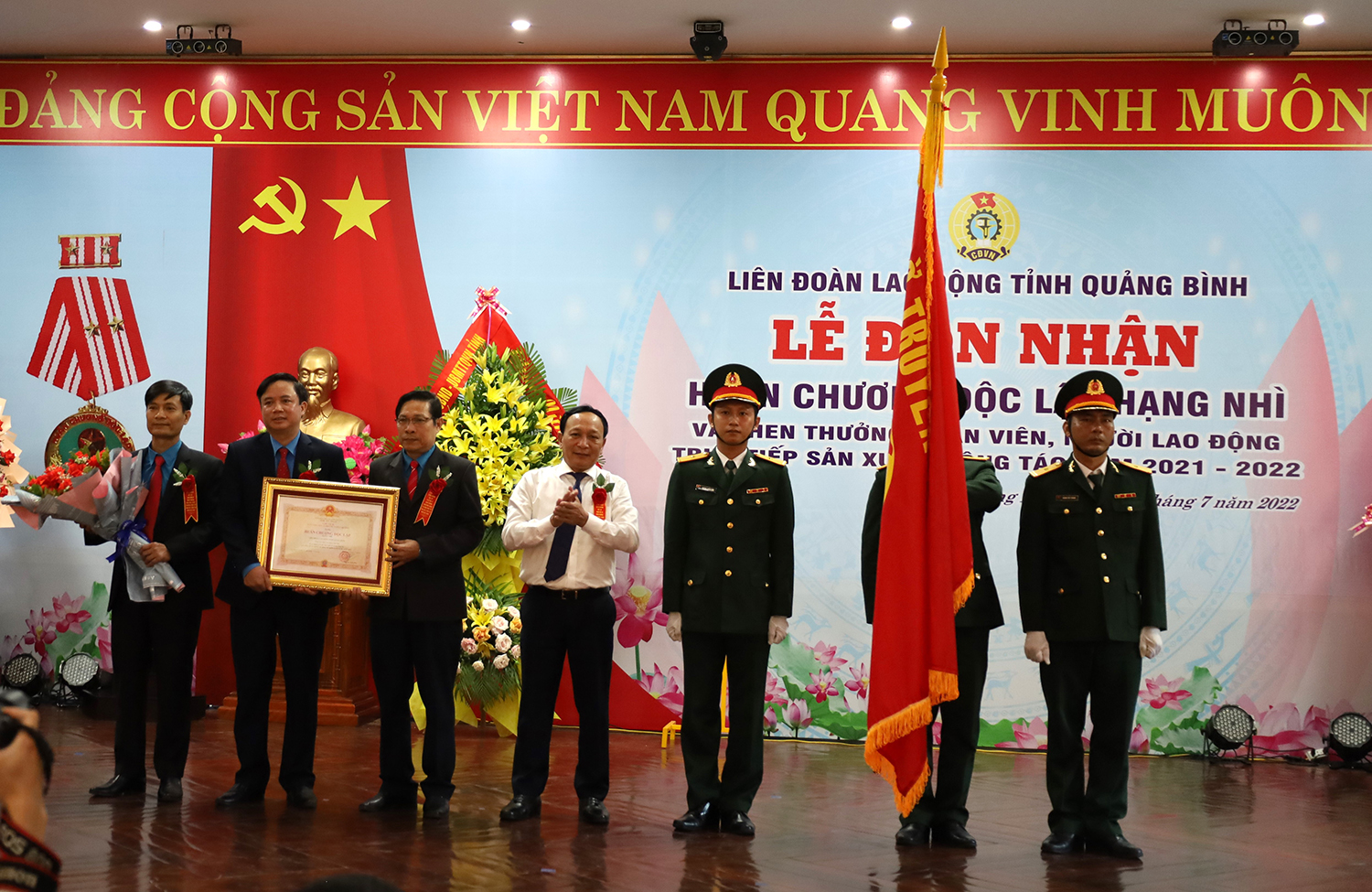 Liên đoàn Lao động tỉnh đón nhận Huân chương Độc lập hạng Nhì