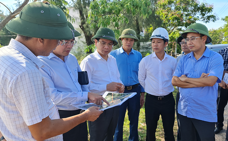 Đồng chí Phó Chủ tịch UBND tỉnh kiểm tra thực địa Dự án BIIG2 Quảng Bình