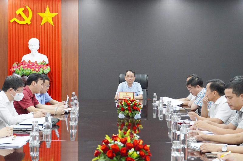 Đồng chí Phó Chủ tịch UBND tỉnh Phan Mạnh Hùng dự hội nghị tại điểm cầu tỉnh Quảng Bình.