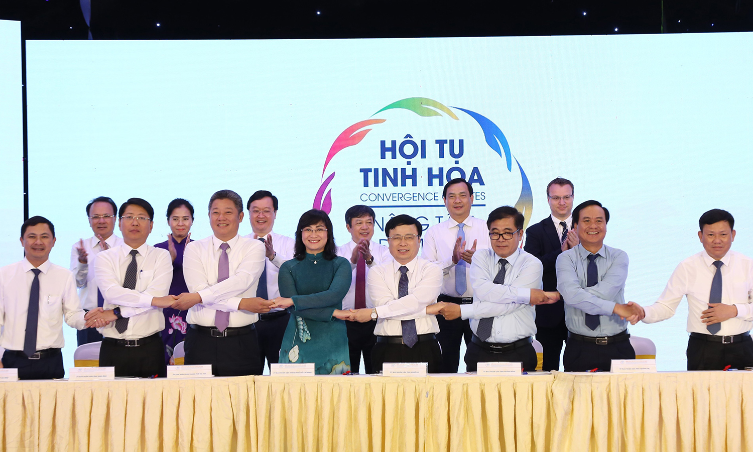 Lãnh đạo UBND các tỉnh, thành ký kết thoả thuận hợp tác liên kết phát triển du lịch giữa các địa phương giai đoạn 2022-2025