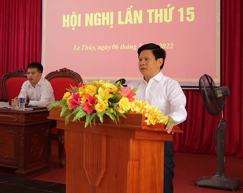 Đồng chí Lê Vĩnh Thế, Tỉnh ủy viên, Bí thư Huyện ủy Lệ Thủy phát biểu kết luận hội nghị.