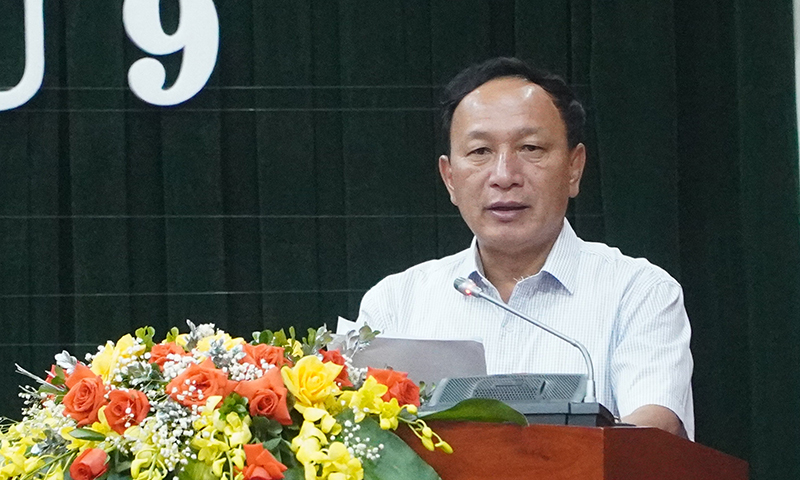 Đồng chí Phó Bí thư Thường trực Tỉnh ủy Trần Hải Châu báo cáo về công tác xây dựng Đảng