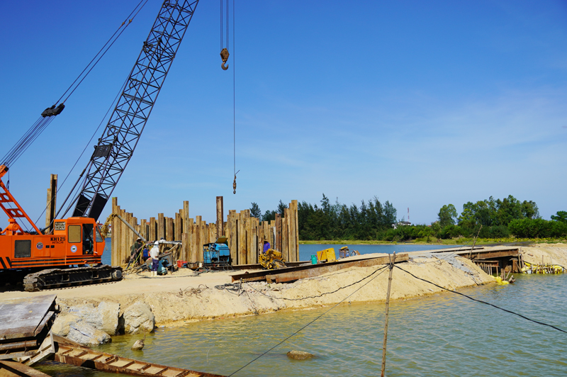 Cầu sông Dinh (thôn Đông Bắc, xã Đại Trạch) được nhà thầu quyết tâm hoàn thành trong tháng 12/2022.