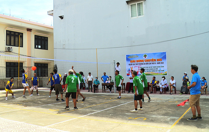 Người cao tuổi phường Ba Đồn tích cực tham gia các hoạt động thể dục thể thao, góp phần rèn luyện nâng cao sức khỏe trong cộng đồng.