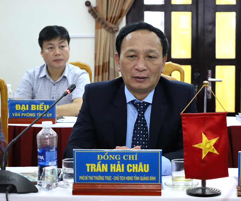 Đồng chí Phó Bí thư Thường trực Tỉnh ủy Trần Hải Châu phát biểu tại buổi hội đàm.