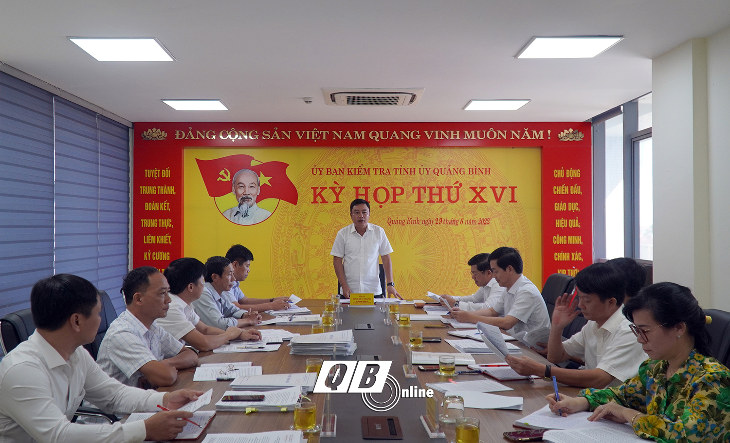 Đồng chí Chủ nhiệm UBKT Tỉnh ủy Đinh Hữu Thành chủ trì kỳ họp