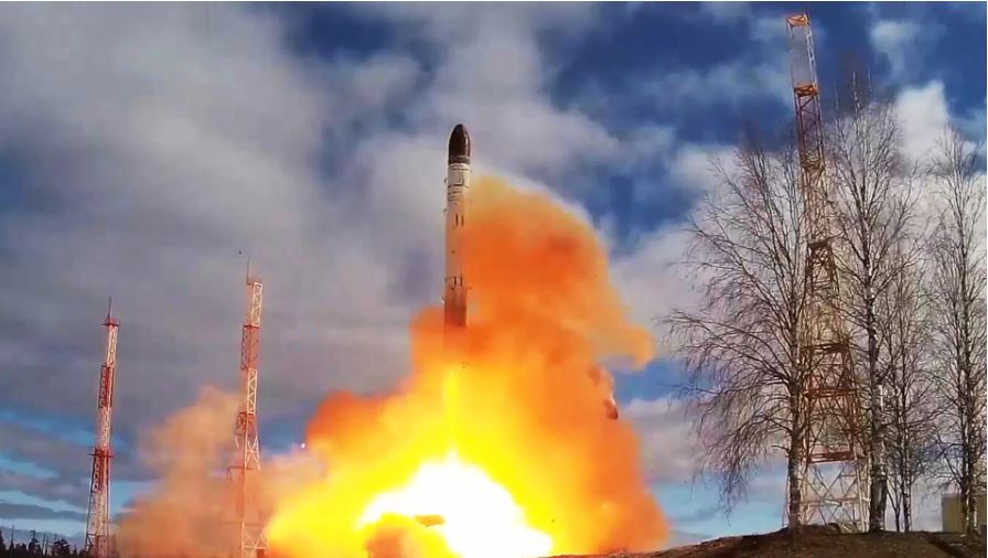 Tên lửa Sarmat rời bệ phóng tại sân bay vũ trụ Plesetsk. Ảnh: Sputnik