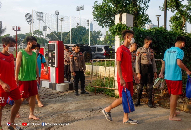  U19 Việt Nam được bảo vệ nghiêm ngặt. ảnh VFF