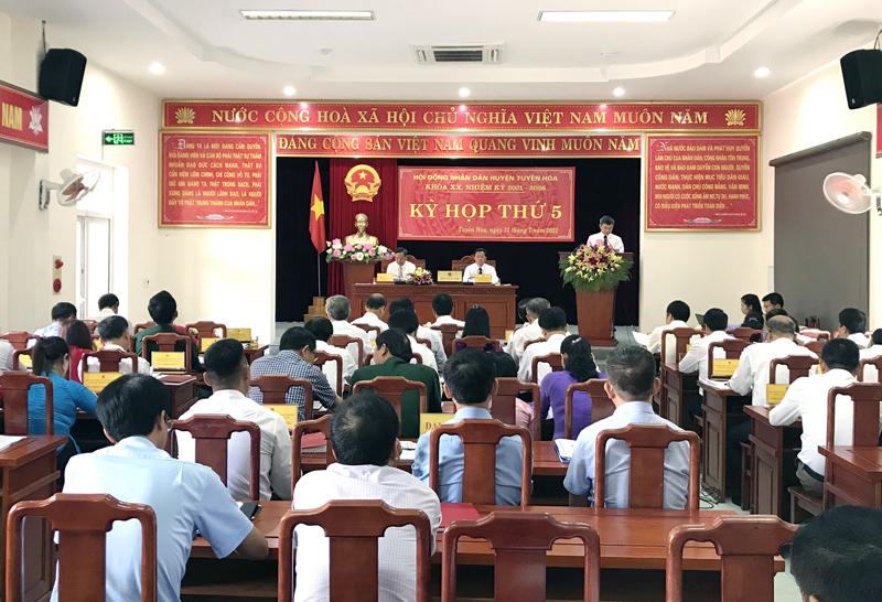 Toàn cảnh kỳ họp thứ 5 HĐND huyện Tuyên Hóa.