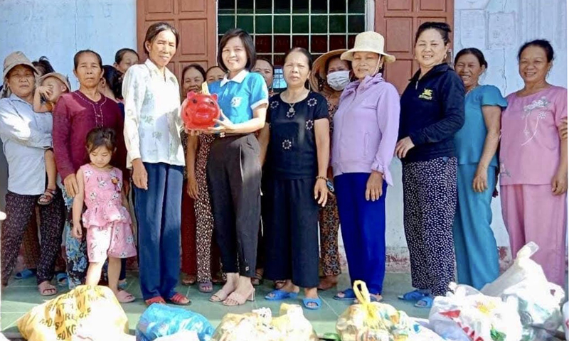Phụ nữ thôn Tú Loan 3 và cán bộ, hội viên, phụ nữ xã Quảng Hưng tích cực hưởng ứng các hoạt động xây dựng Quỹ “Vì phụ nữ và trẻ em”.