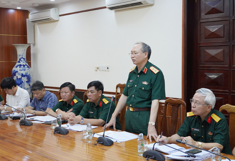 Trung tướng Doãn Thái Đức, Chánh văn phòng Ủy ban Quốc gia Ứng phó sự cố thiên tai và TKCN phát biểu tại cuộc làm việc.