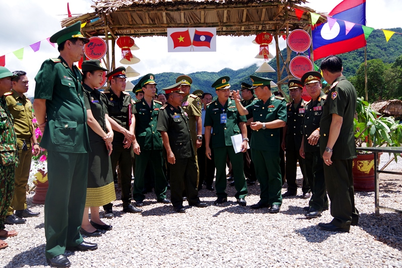 Lãnh đạo Bộ Chỉ huy BĐBP tỉnh và BCH Quân sự tỉnh Khăm Muộn (Lào) đi kiểm tra gian hàng 0 đồng và các hoạt động giao lưu hữu nghị biên giới Việt Nam-Lào cấp Bộ Chỉ huy BĐBP tỉnh năm 2022.